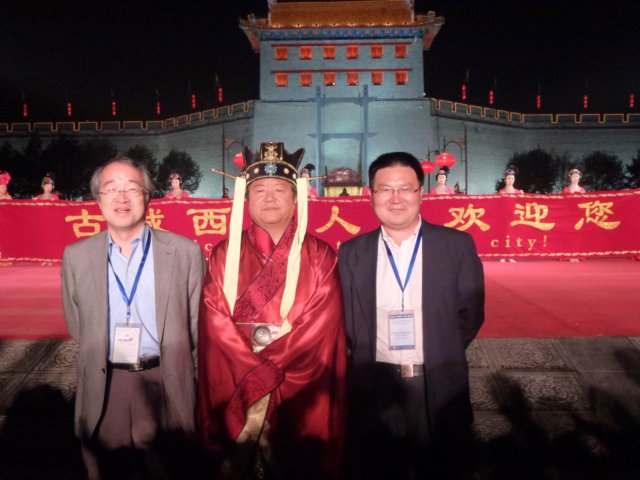 p1010459yoshiandthomas.jpg